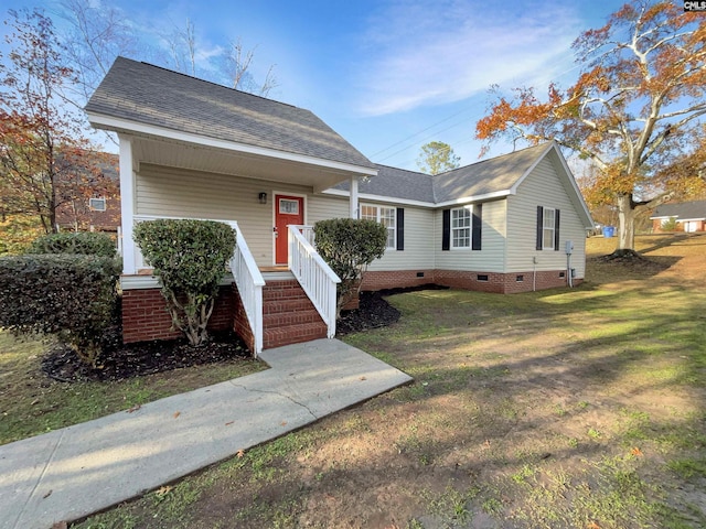 view of front of home featuring a front lawn