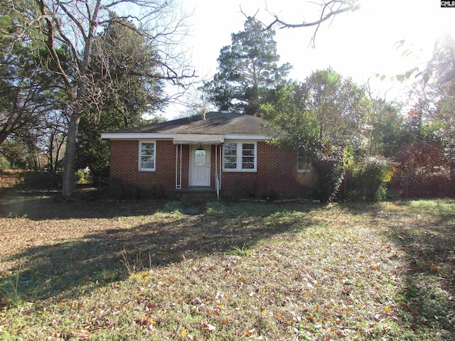 ranch-style home with a front yard