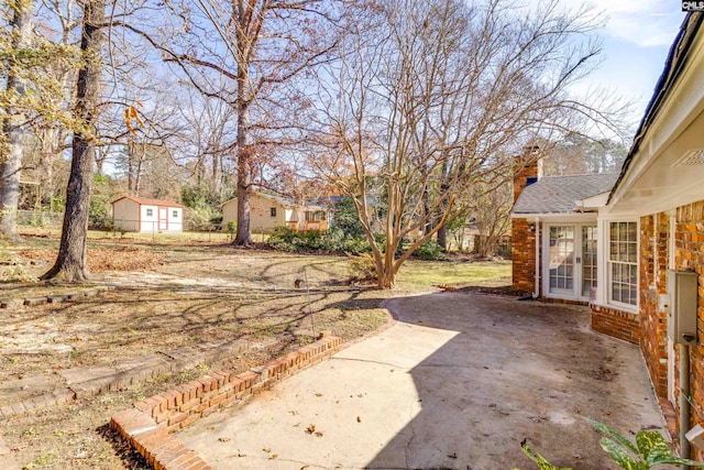 view of yard featuring a patio area