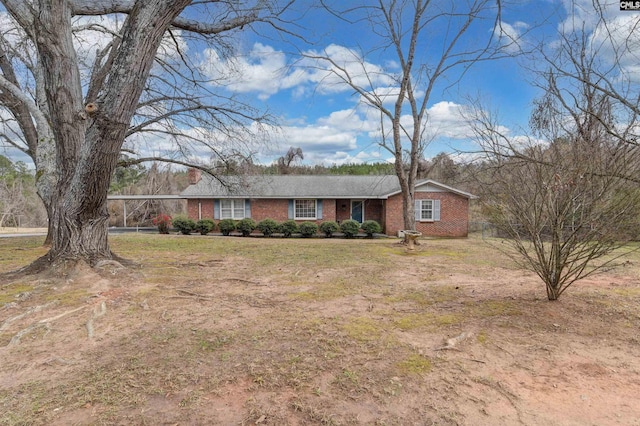 single story home with a front lawn