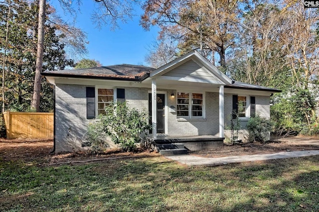 view of front facade with a front lawn