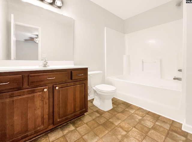 full bathroom with washtub / shower combination, vanity, toilet, and ceiling fan