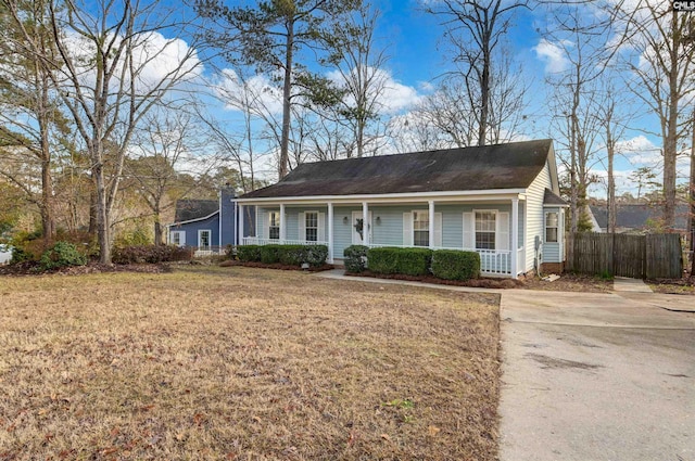 view of front of home featuring a porch and a front lawn