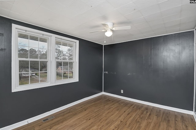 unfurnished room featuring ceiling fan and wood-type flooring