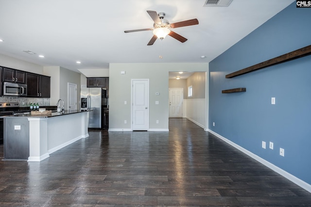 kitchen featuring a kitchen island with sink, sink, ceiling fan, dark hardwood / wood-style flooring, and stainless steel appliances