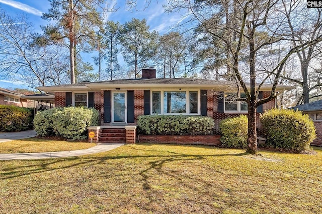 single story home featuring a front lawn