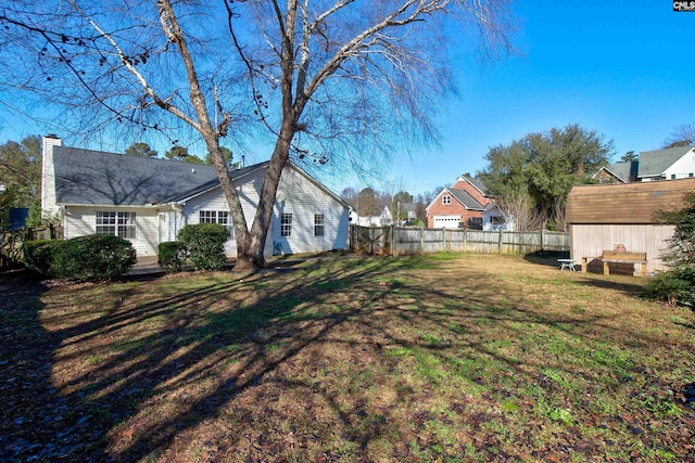 view of yard featuring a storage shed