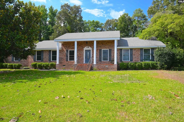 view of front of home featuring a front yard