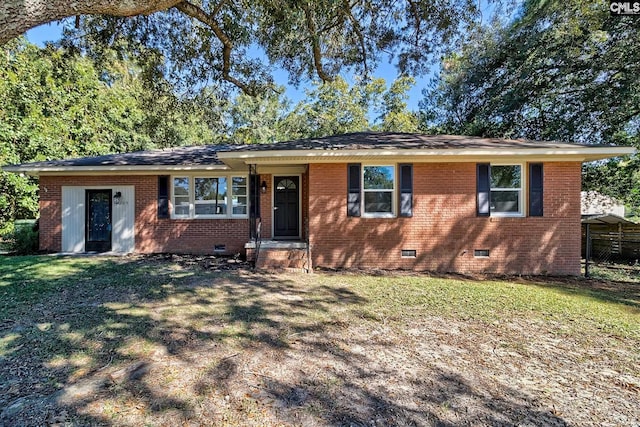 ranch-style house featuring a front yard