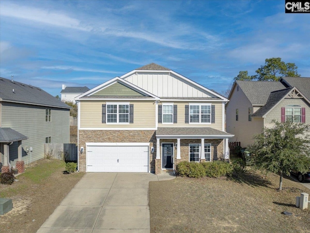 view of front facade featuring a front lawn and a garage