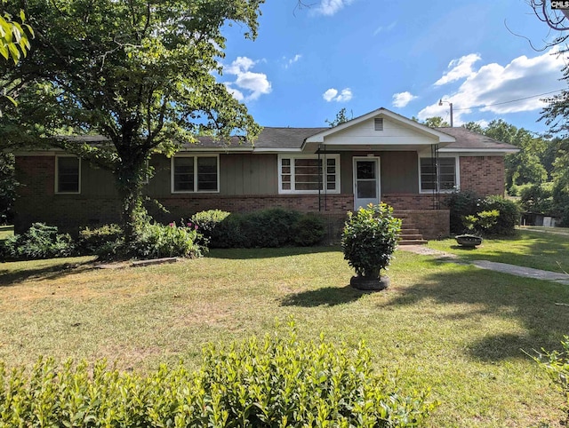 ranch-style house featuring a front lawn