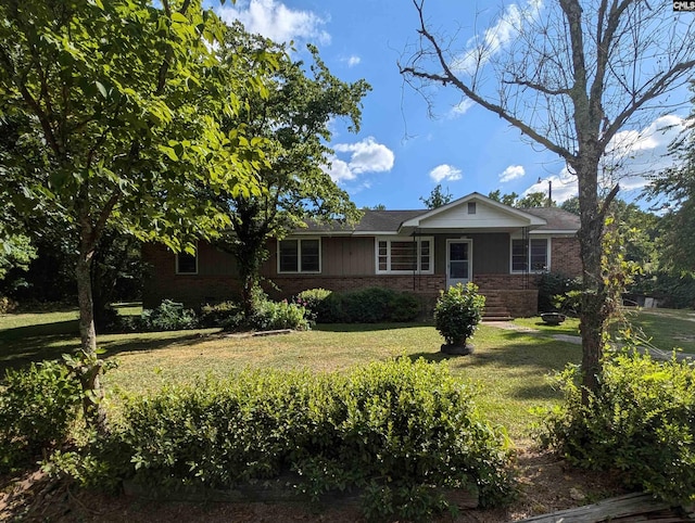 view of front of house with a front yard