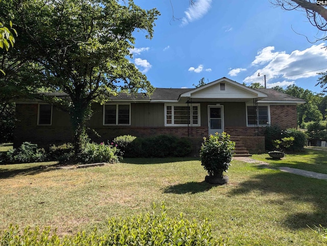 view of front of property with a front yard