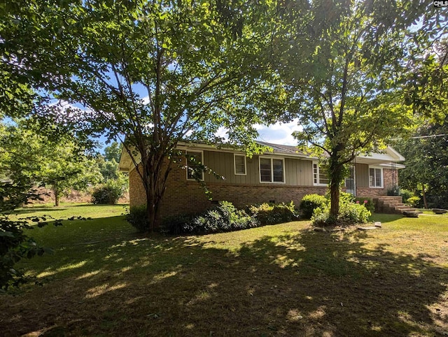 exterior space featuring a front lawn