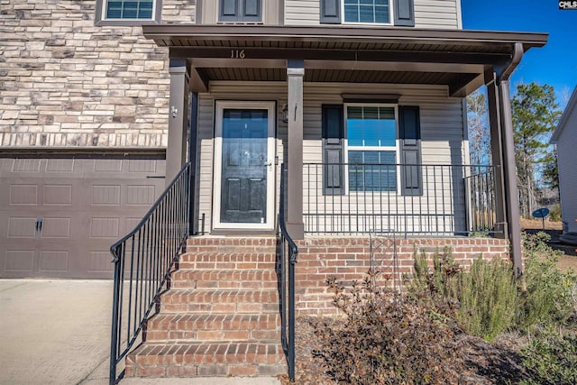 property entrance featuring a porch