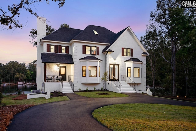 view of front of home featuring a yard