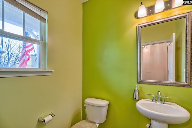 bathroom featuring toilet and sink