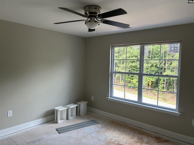 empty room with ceiling fan