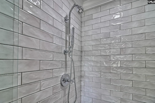 full bathroom featuring a tile shower