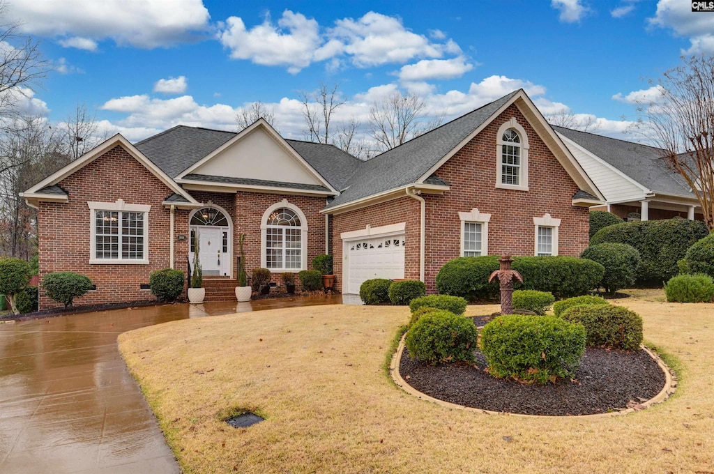 view of front of house featuring a front yard and a garage