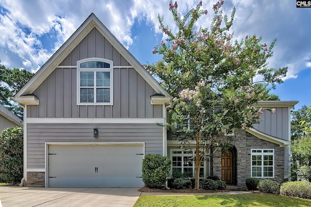 view of front facade with a garage