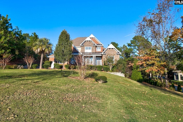 view of front facade featuring a front yard