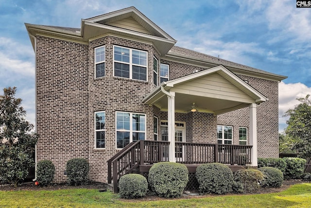 view of front of property with ceiling fan