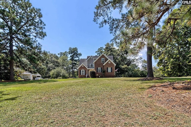 view of front of property with a front lawn