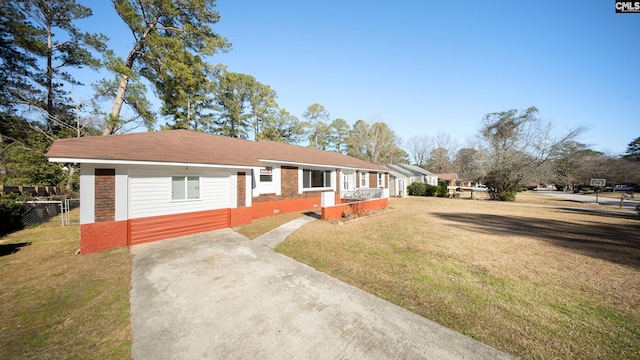 ranch-style house featuring a front lawn