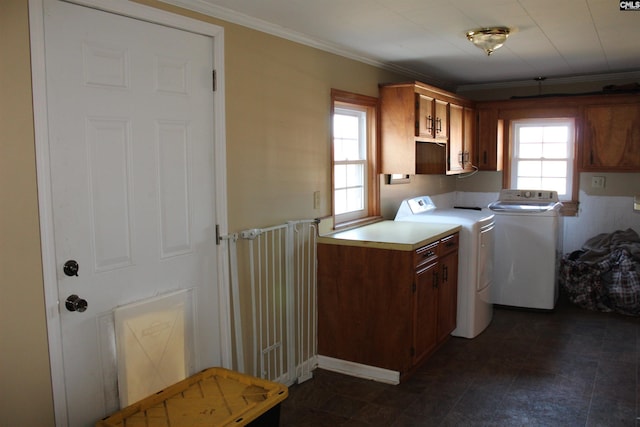 laundry area with cabinets, crown molding, and washing machine and clothes dryer