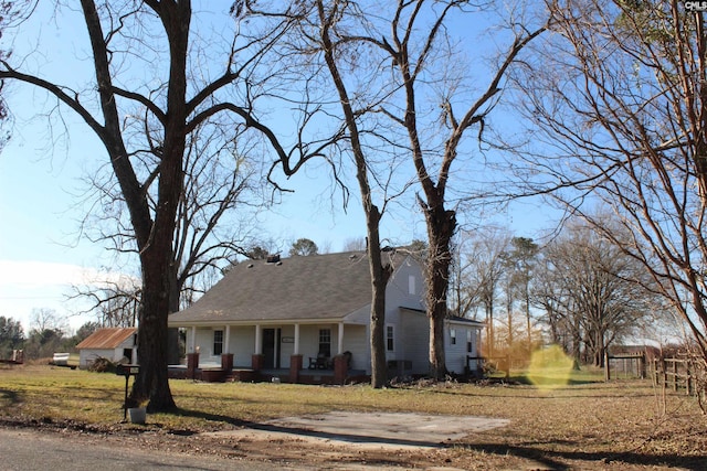 view of front of house featuring a front yard and a porch