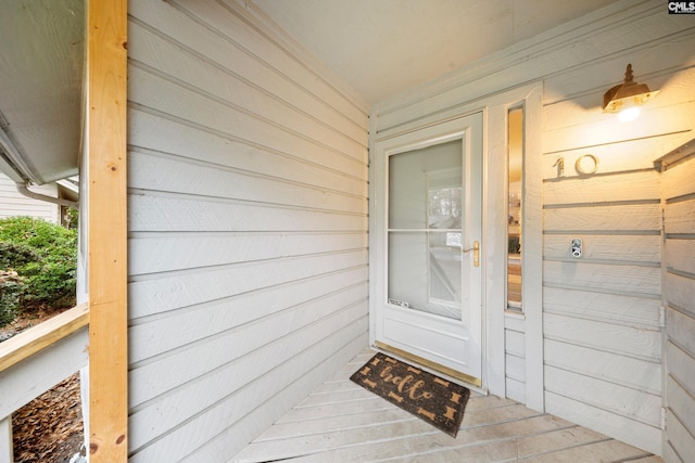 doorway to property with covered porch