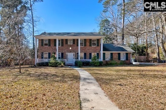 colonial house featuring a front lawn