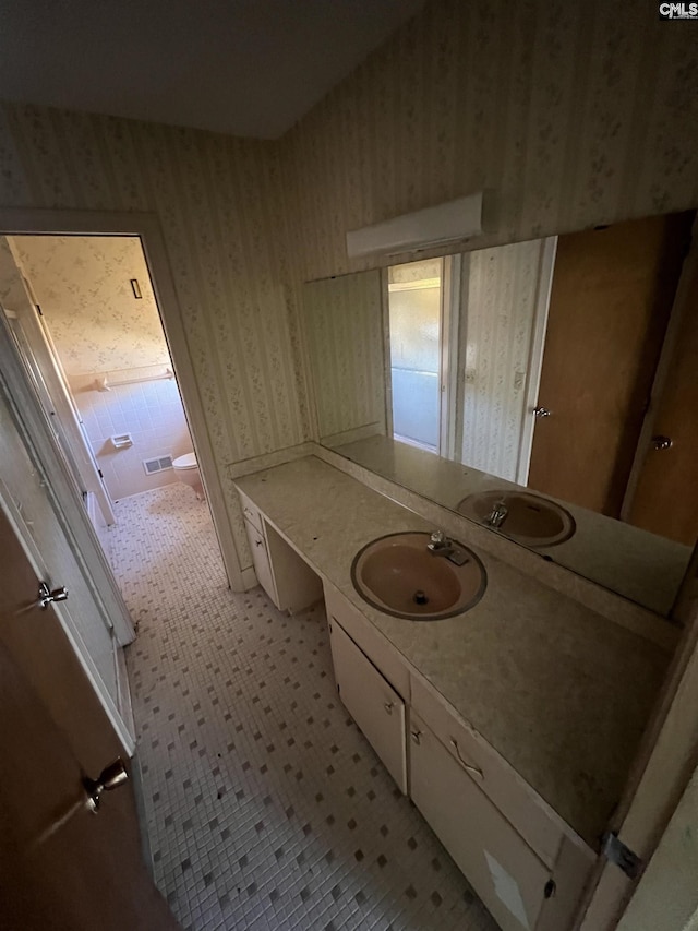 bathroom with vanity