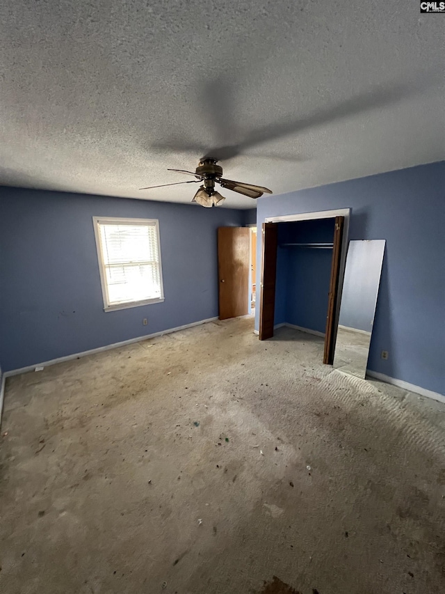 unfurnished bedroom featuring ceiling fan and a textured ceiling