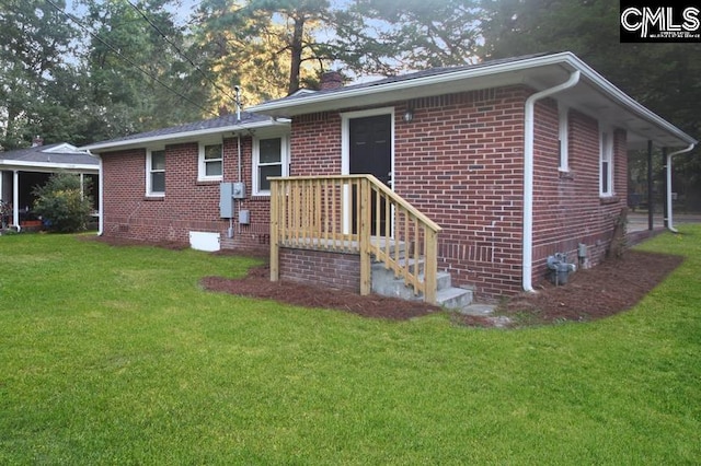 view of front of home featuring a front yard