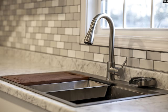 room details featuring a sink and decorative backsplash