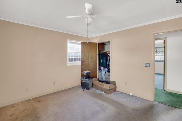 empty room featuring carpet floors, ceiling fan, and ornamental molding