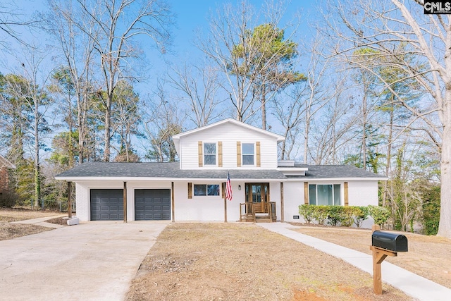 view of front facade featuring a garage