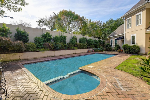 view of swimming pool