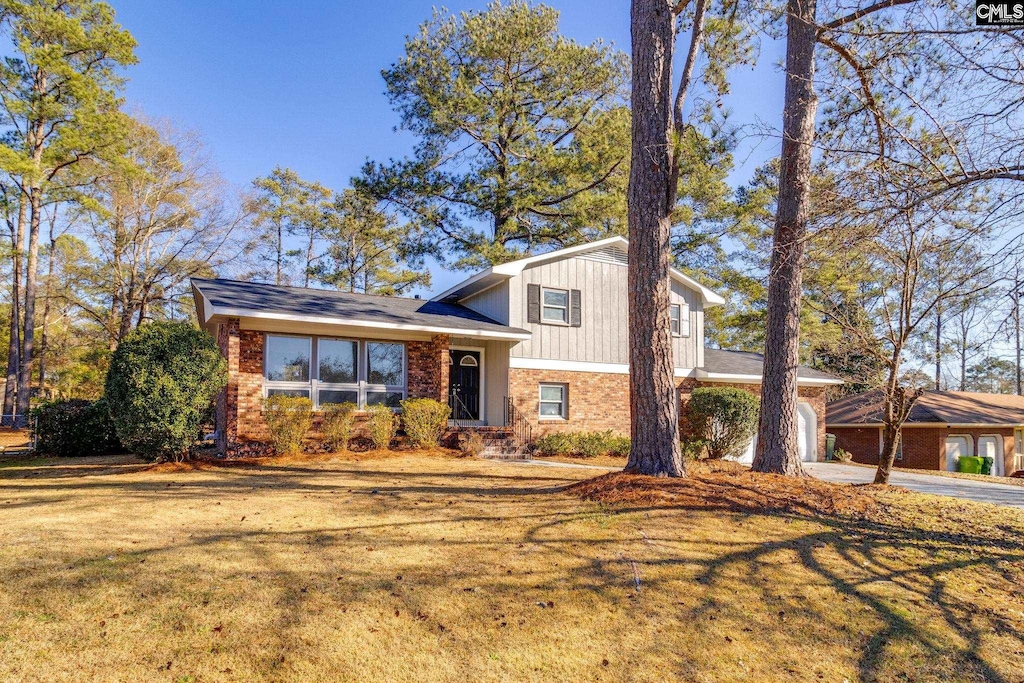 split level home with a front yard