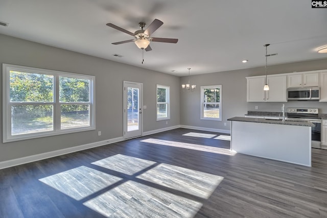 kitchen with visible vents, baseboards, open floor plan, white cabinets, and stainless steel appliances