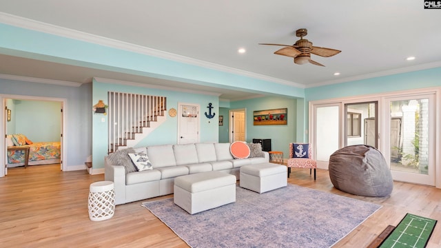 living room featuring ceiling fan, light hardwood / wood-style flooring, and ornamental molding