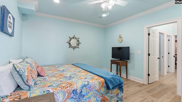 bedroom with ceiling fan, crown molding, and light hardwood / wood-style flooring