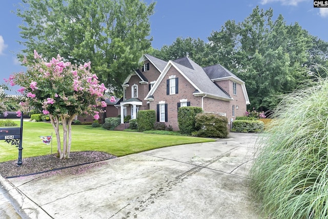 front of property featuring a front yard