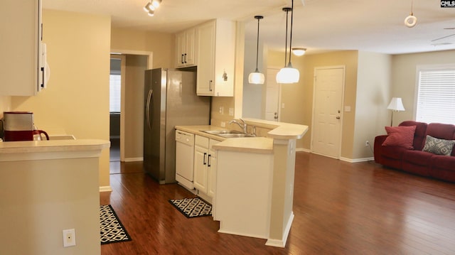 kitchen with a peninsula, dark wood-type flooring, a sink, open floor plan, and dishwasher