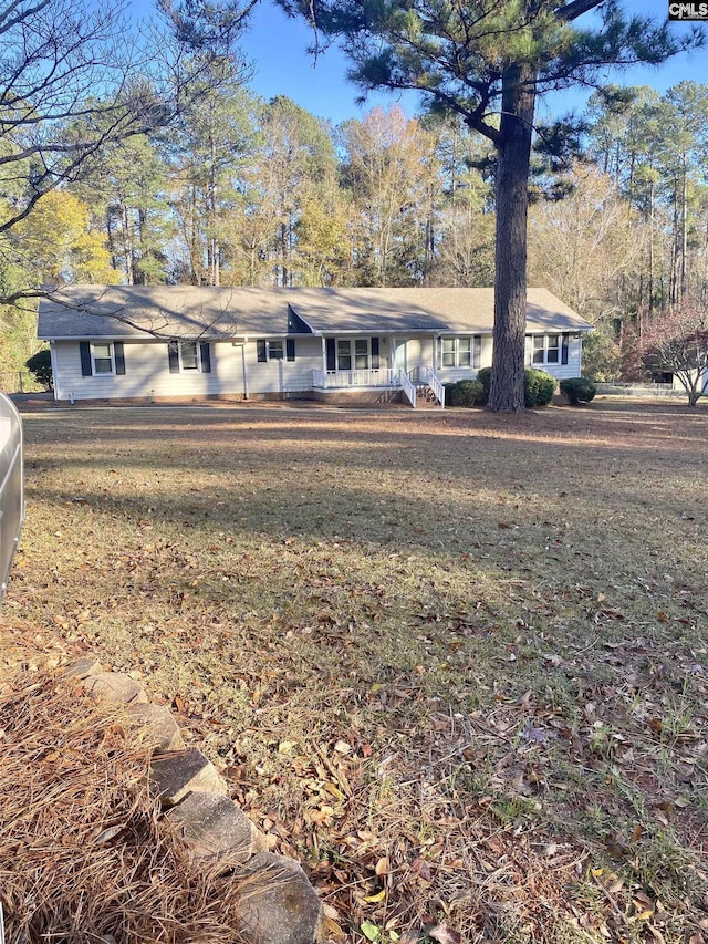 ranch-style home with a front lawn and covered porch