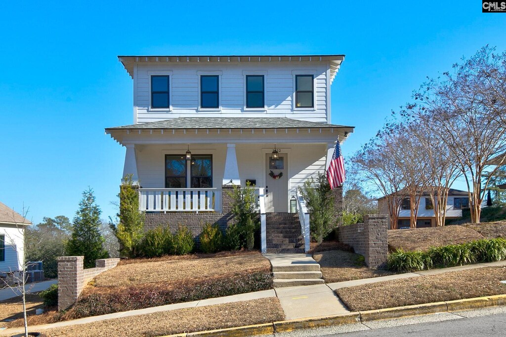 view of front of property featuring a porch