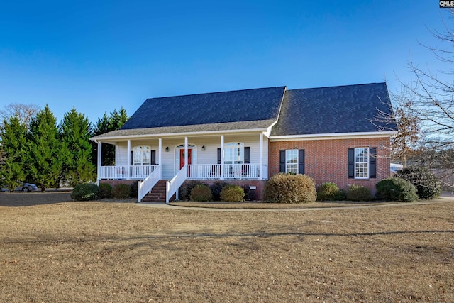 view of front of home featuring a porch and a front yard