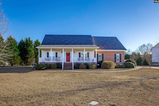 view of front of property with a front yard